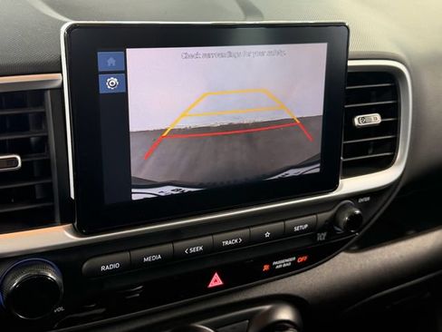 Used 2024 Hyundai Venue SEL FWD image 15