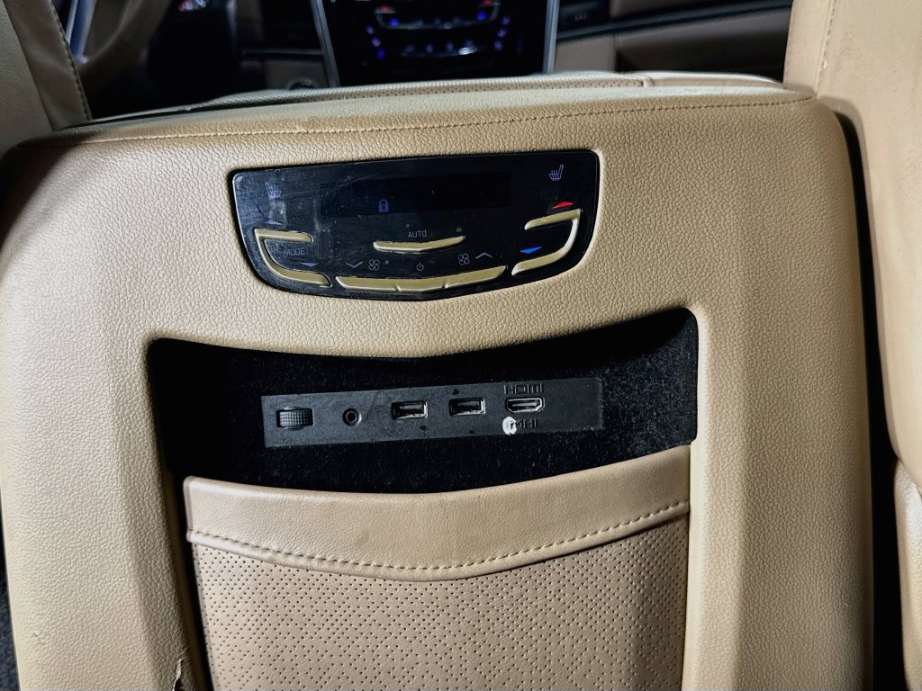 Used 2019 Cadillac Escalade ESV Platinum RWD image 31