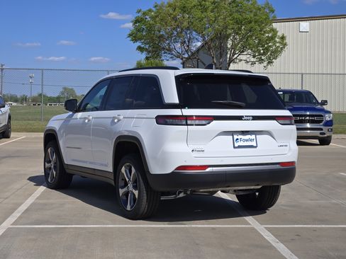 New 2026 Jeep Grand Cherokee Limited AWD/4WD image 3