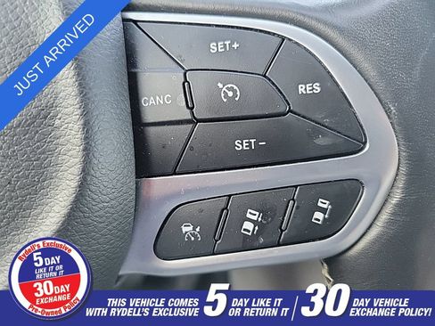 Used 2021 Chrysler Pacifica Touring-L w/ Premium & Safety Sphere Group AWD/4WD image 16