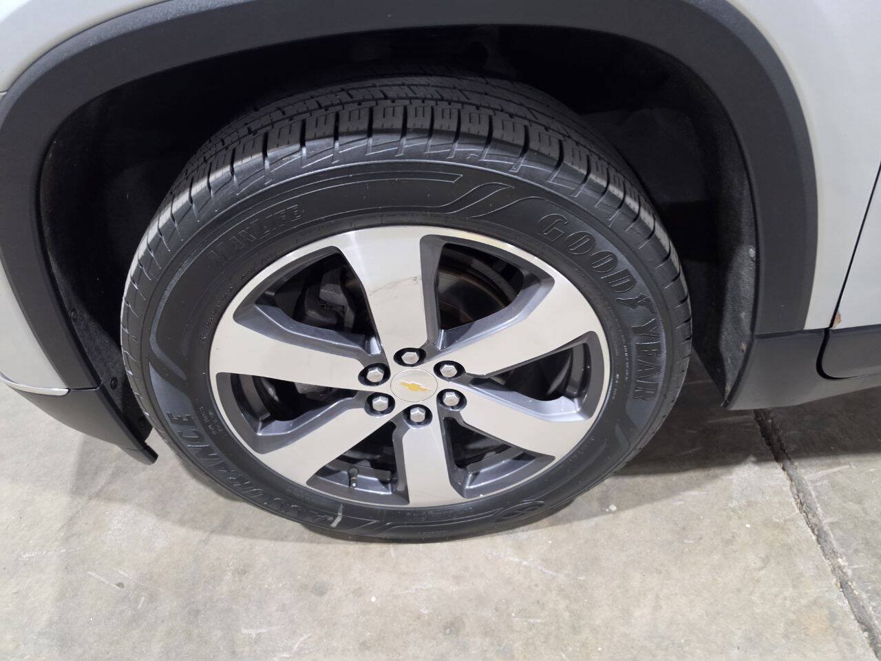 Used 2019 Chevrolet Traverse LT w/ LT Premium Package AWD/4WD image 22
