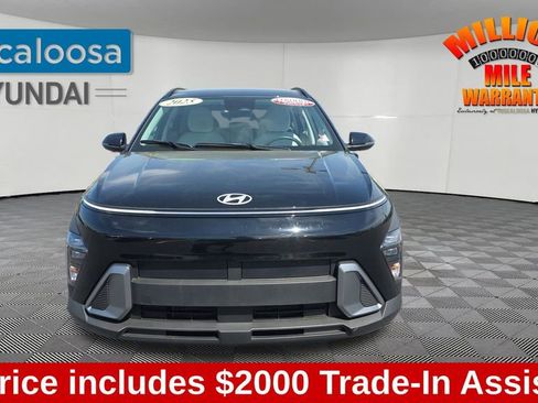Used 2025 Hyundai Kona SEL image 2