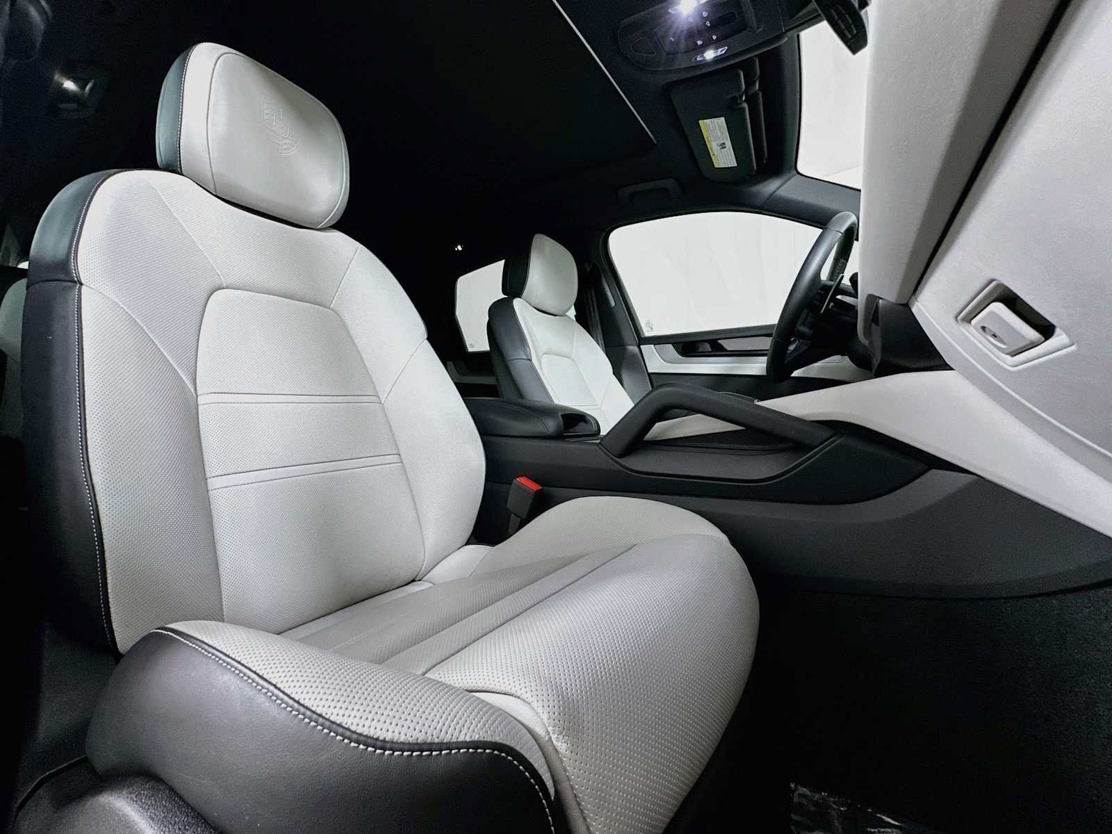Certified 2026 Porsche Cayenne AWD/4WD image 28
