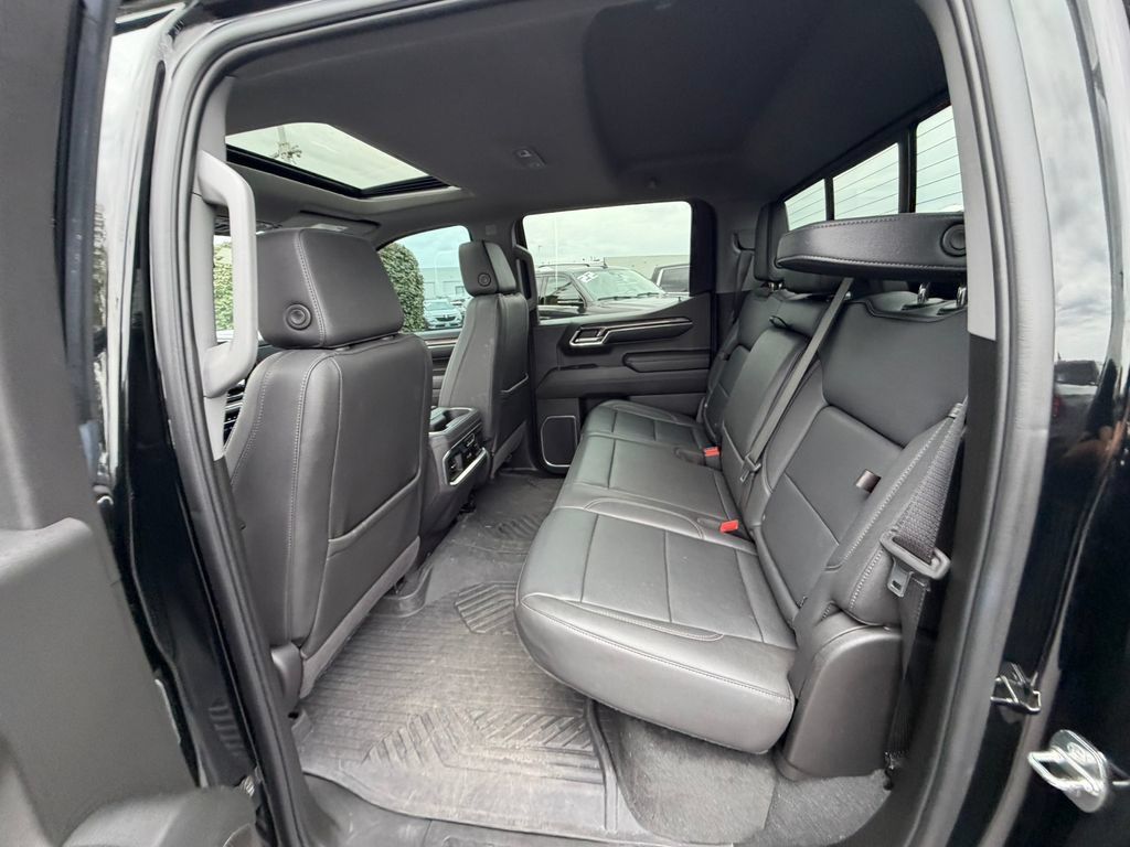 Certified 2024 Chevrolet Silverado 1500 LTZ AWD/4WD image 33