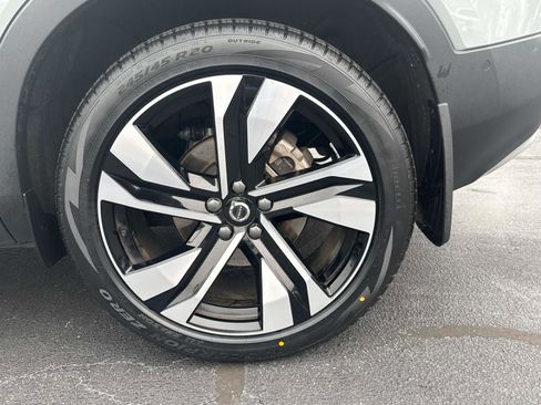 Certified 2024 Volvo XC40 B5 Plus w/ Protection Package Premier image 8