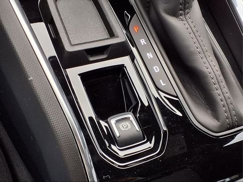 New 2025 GMC Canyon Elevation w/ Convenience Package image 15