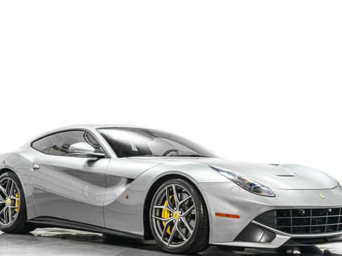 Used 2016 Ferrari F12 Berlinetta RWD image 32