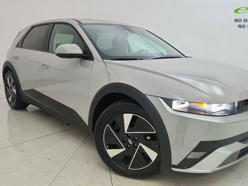 Used 2025 Hyundai Ioniq 5 SE RWD image 1