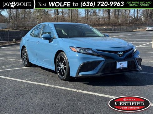 Used 2023 Toyota Camry SE image 1