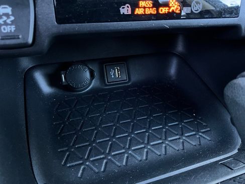 Used 2025 Toyota RAV4 XLE image 26