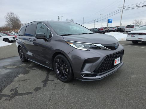 Used 2021 Toyota Sienna XSE w/ XSE Plus Package image 8