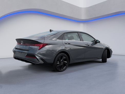 New 2026 Hyundai Elantra SEL Sport Premium FWD image 4