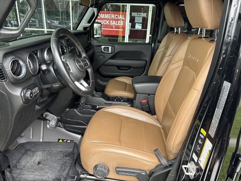 Used 2020 Jeep Wrangler Unlimited Sahara image 15