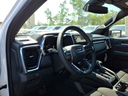 New 2026 GMC Canyon Elevation w/ Convenience Package RWD image 7