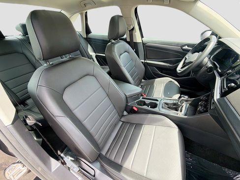 Used 2024 Volkswagen Jetta SE w/ Panoramic Sunroof Package FWD image 13