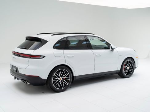 New 2026 Porsche Cayenne S image 9