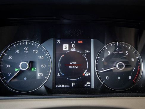 Used 2020 Land Rover Range Rover Velar S image 32