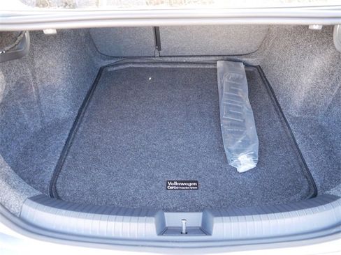 Certified 2025 Volkswagen Jetta SE image 18