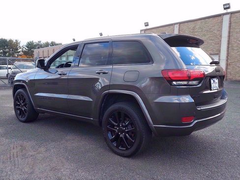 Used 2018 Jeep Grand Cherokee Altitude image 4