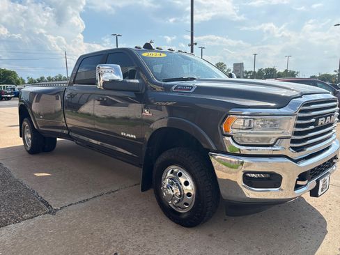 Used 2024 RAM 3500 Limited AWD/4WD image 8