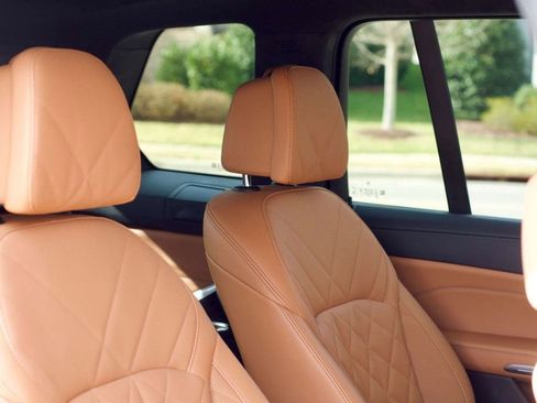 Used 2024 BMW X7 xDrive40i w/ M Sport Package image 42