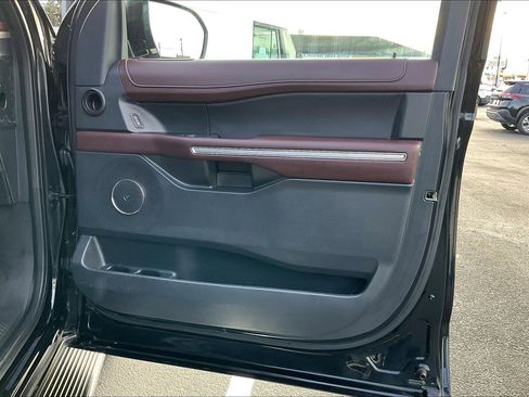 Used 2023 Ford Expedition Limited image 24