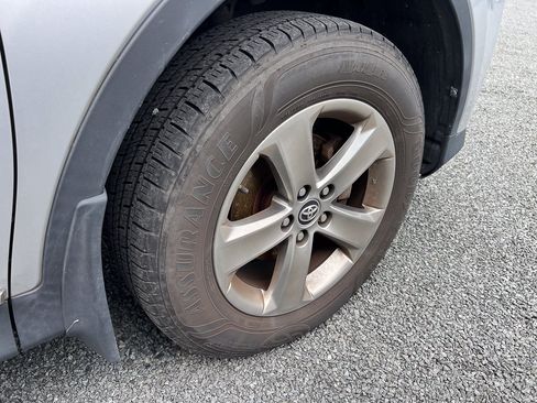 Used 2015 Toyota RAV4 XLE FWD image 6