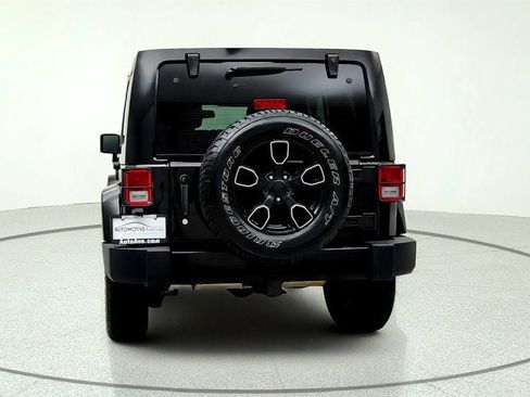 Used 2018 Jeep Wrangler Unlimited Sahara AWD/4WD image 6