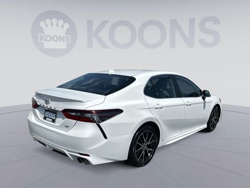 Used 2024 Toyota Camry SE FWD image 11