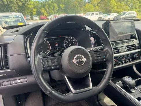Used 2023 Nissan Pathfinder SL w/ SL Premium Package AWD/4WD image 12