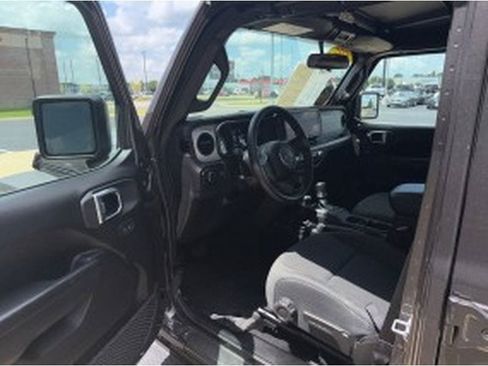 Used 2025 Jeep Wrangler Unlimited Sport AWD/4WD image 10