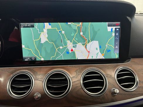 Used 2017 Mercedes-Benz E 400 4MATIC Wagon image 25