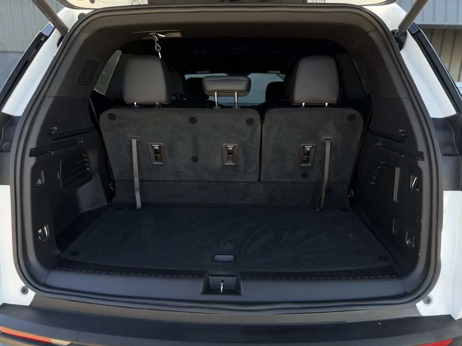 Used 2026 GMC Acadia AT4 w/ LPO, Floor Liner Package AWD/4WD image 18