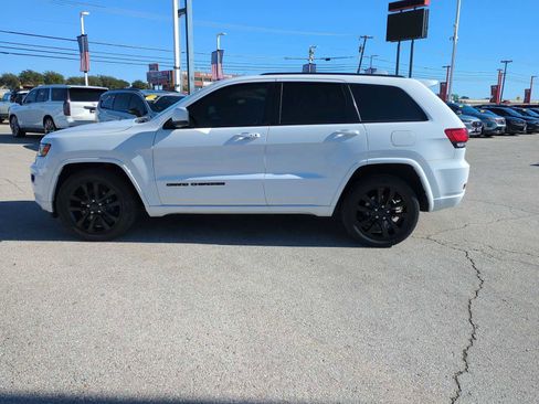Used 2018 Jeep Grand Cherokee Altitude image 5