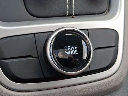Certified 2023 Hyundai Venue SEL FWD image 24