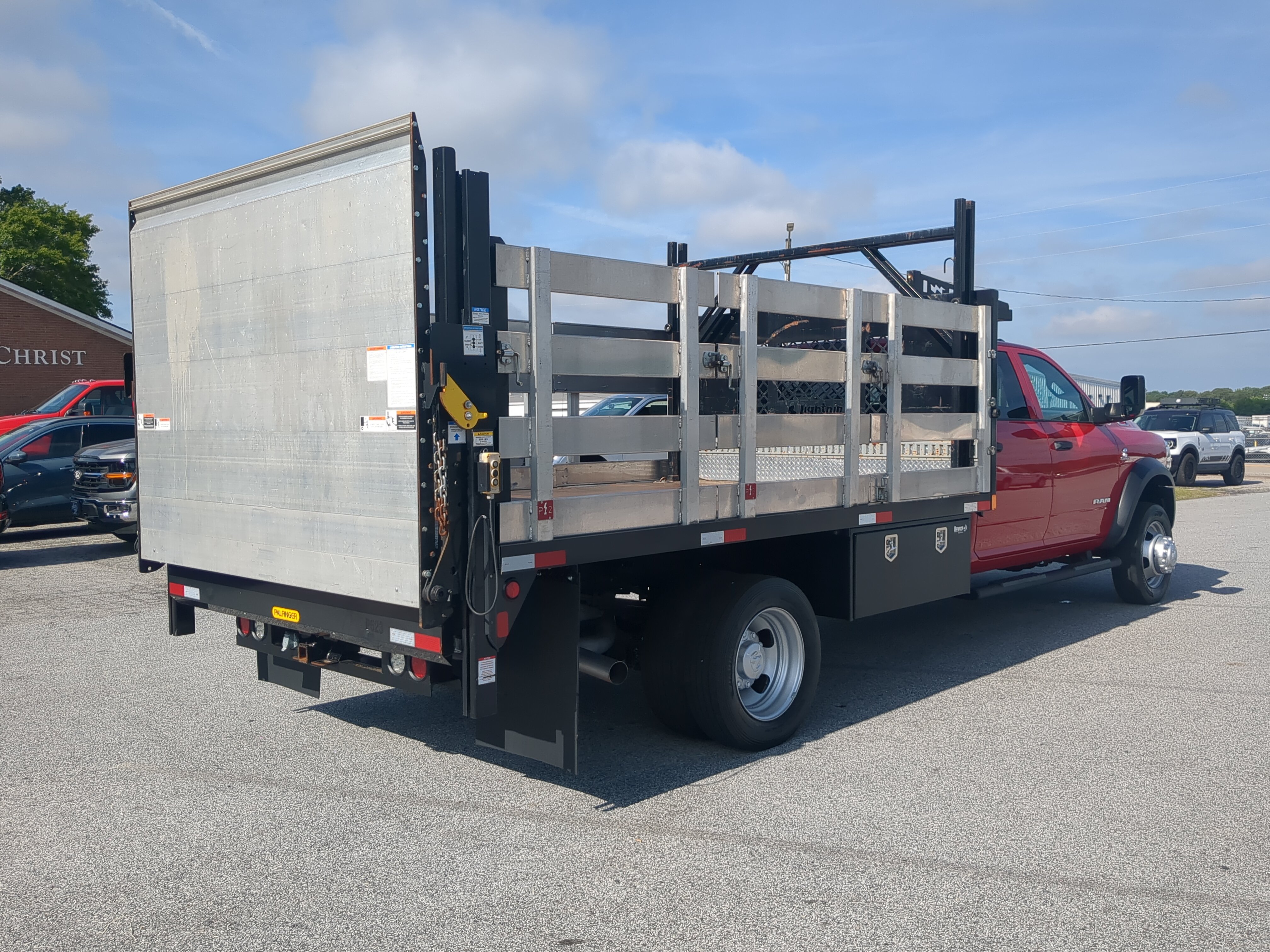 Used 2022 RAM 5500 Tradesman w/ Chrome Appearance Group RWD image 3