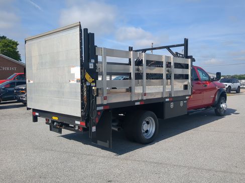 Used 2022 RAM 5500 Tradesman w/ Chrome Appearance Group RWD image 3