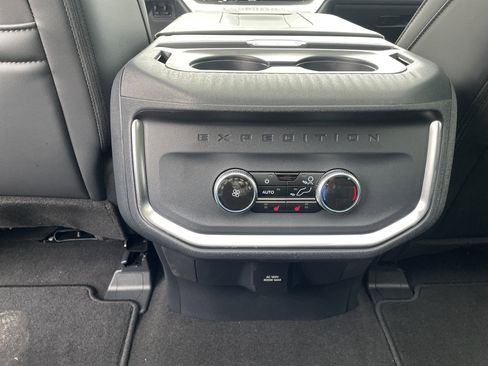 New 2025 Ford Expedition Platinum w/ Stealth Performance Package image 33