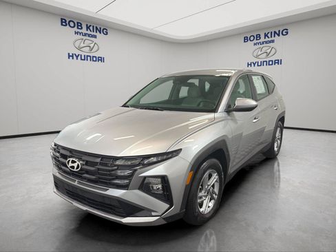 Certified 2025 Hyundai Tucson SE FWD image 1