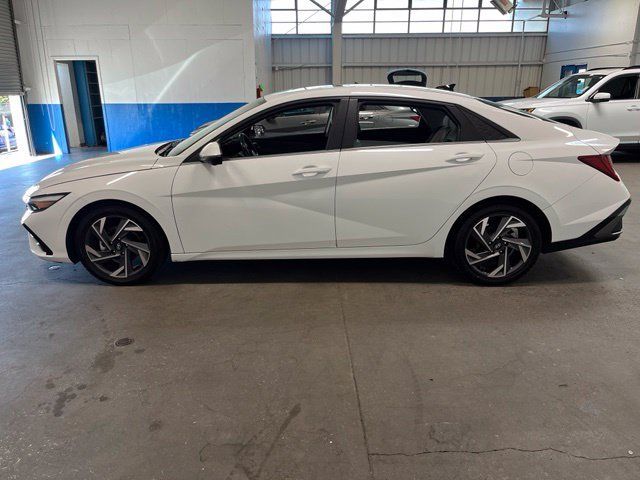 Used 2024 Hyundai Elantra Limited FWD image 6