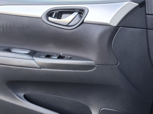 Used 2017 Nissan Sentra S image 18