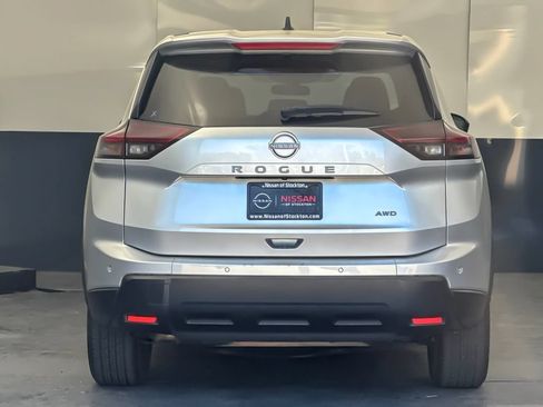 Used 2024 Nissan Rogue S AWD/4WD image 4