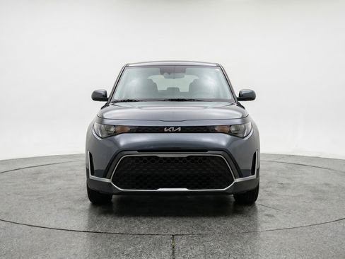 Used 2025 Kia Soul LX w/ LX Technology Package FWD image 2