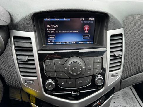 Used 2015 Chevrolet Cruze LT w/ Technology Package image 18