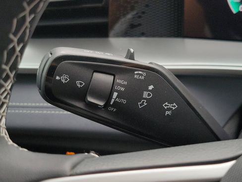 New 2026 Volkswagen Tiguan SE FWD image 25