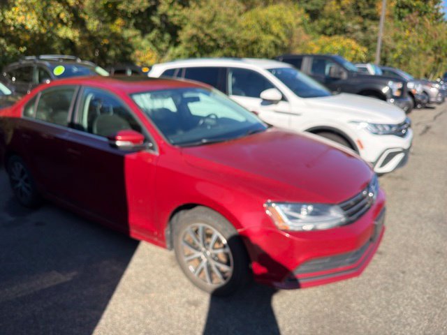 Used 2017 Volkswagen Jetta SE FWD image 2