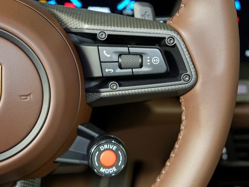 Certified 2025 Porsche 911 Targa 4 GTS AWD/4WD image 35