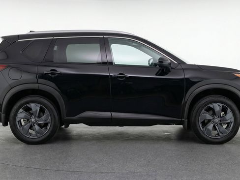 Used 2025 Nissan Rogue SV image 11