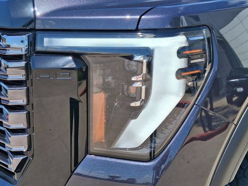 Used 2025 GMC Sierra 2500 Denali Ultimate AWD/4WD image 9