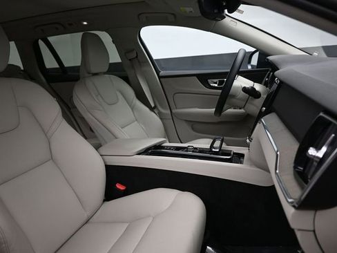 Used 2023 Volvo V60 B5 Cross Country Plus image 34